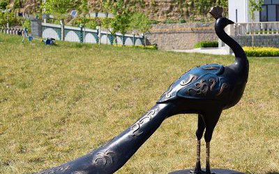 户外草坪玻璃钢仿铜孔雀雕塑