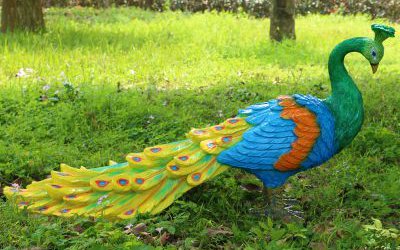 户外草坪上玻璃钢彩绘仿真动物孔雀雕塑