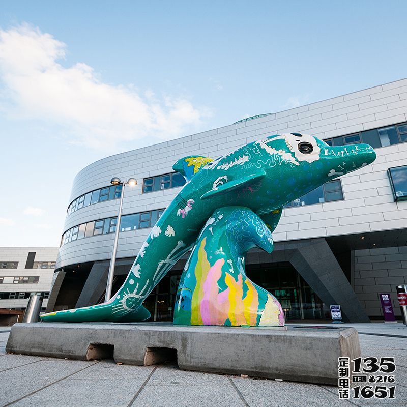 城市街道大型玻璃钢彩绘海豚雕塑
