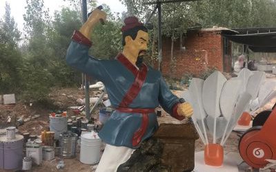 景区广场彩绘玻璃钢鲁班人物雕塑