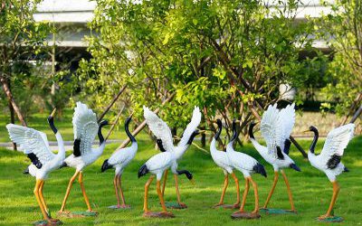 公园草坪玻璃钢彩绘仿真动物仙鹤雕塑