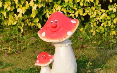 仿真户外玻璃钢彩绘微笑蘑菇雕塑