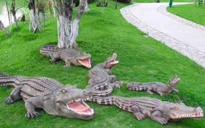公园玻璃钢仿真鳄鱼雕塑