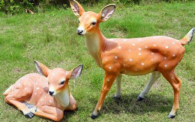 草坪玻璃钢彩绘仿真动物鹿雕塑