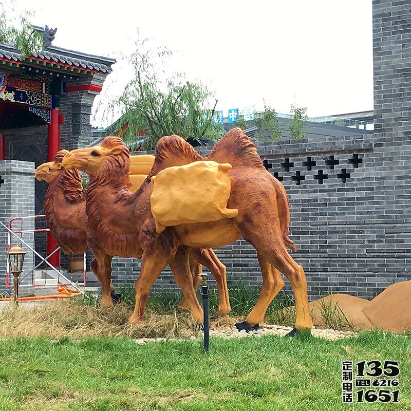 景区玻璃钢仿真动物骆驼雕塑 景区玻璃钢仿真动物骆驼雕塑