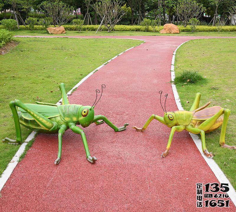 公园仿真玻璃钢蝗虫雕塑 公园仿真玻璃钢蝗虫雕塑