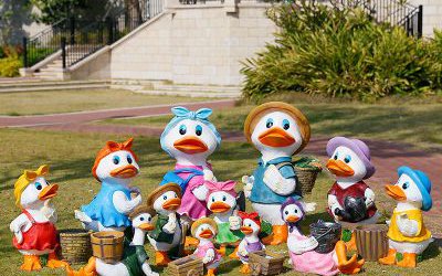 户外草坪玻璃钢彩绘卡通鸭子雕塑