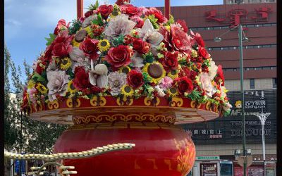 城市街道大型景观装饰品玻璃钢彩绘大花篮雕塑