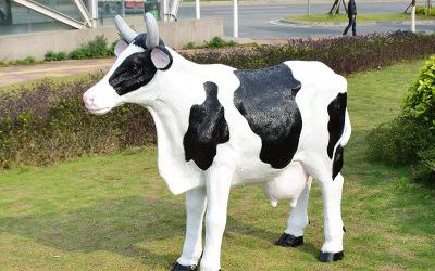 农场玻璃钢仿真卡通奶牛雕塑
