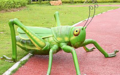 游乐场玻璃钢仿真动物蝗虫雕塑