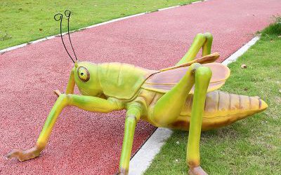 公园玻璃钢仿真动物蝗虫雕塑