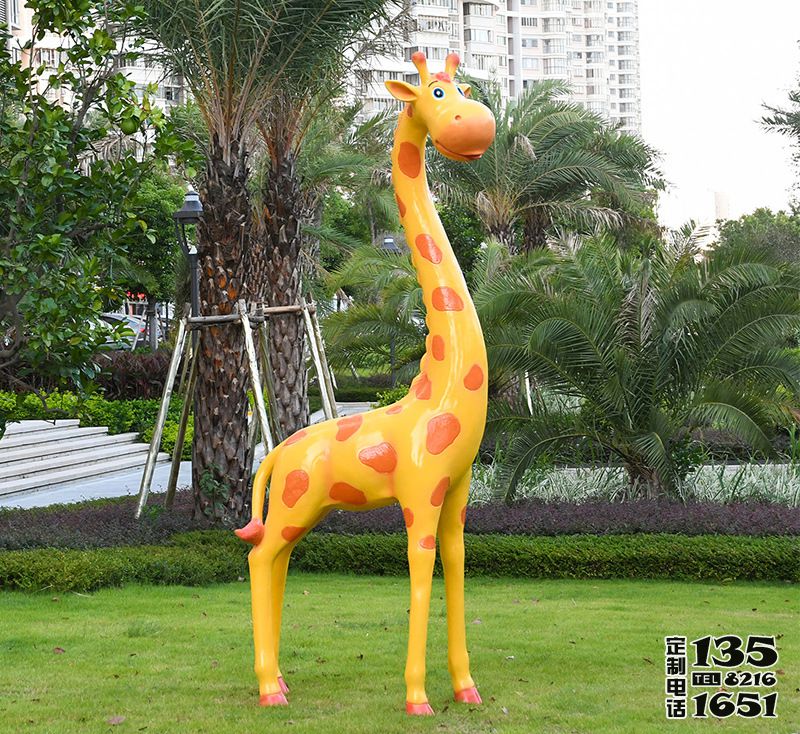 动物园玻璃钢彩绘仿真动物长颈鹿雕塑