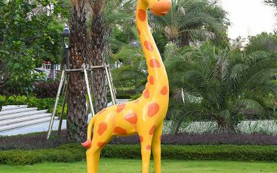 动物园玻璃钢彩绘仿真动物长颈鹿雕塑