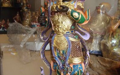 寺庙玻璃钢彩绘多闻天王雕塑