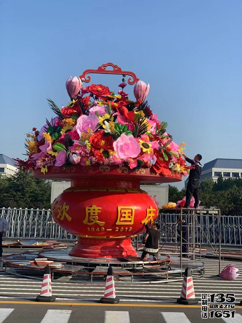 广场玻璃钢彩绘仿真花朵大花篮雕塑 广场玻璃钢彩绘仿真花朵大花篮雕塑