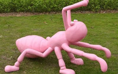 幼儿园创意玻璃钢卡通粉色蚂蚁雕塑