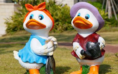 草坪玻璃钢彩绘卡通鸭子雕塑