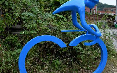 户外景区玻璃钢抽象创意运动骑自行车雕塑