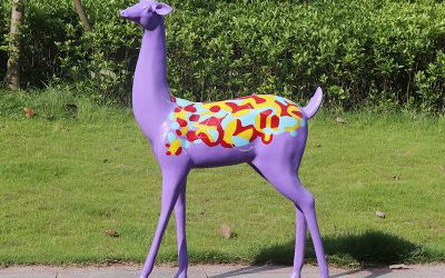 户外园林景观玻璃钢彩绘紫色鹿雕塑