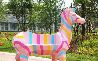 幼儿园摆放的卡通斑马座椅雕塑