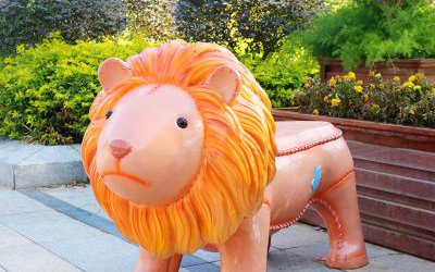 动物园玻璃钢彩绘卡通狮子雕塑