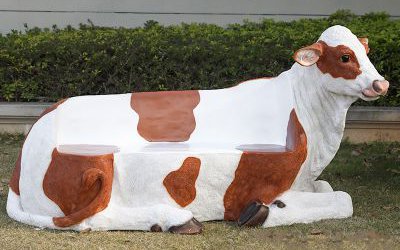 景区创意玻璃钢卡通奶牛座椅雕塑