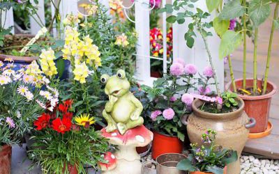 花园一只可爱的玻璃钢卡通青蛙雕塑