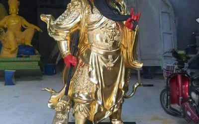 玻璃钢彩绘漆金大型寺庙景观关公雕塑