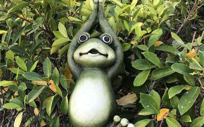 景区创意玻璃钢青蛙雕塑