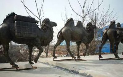 户外街道三只玻璃钢仿铜骆驼雕塑