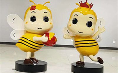 景区创意玻璃钢彩绘蜜蜂雕塑