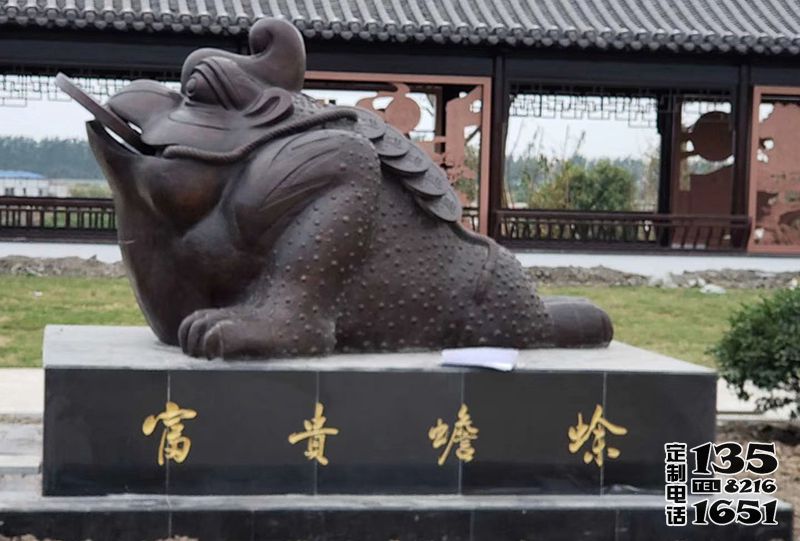 公园里摆放的黑色玻璃钢仿铜金蟾雕塑 公园里摆放的黑色玻璃钢仿铜金蟾雕塑