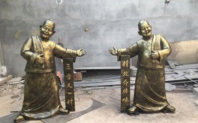 步行街卖小吃玻璃钢仿铜迎宾人物雕塑