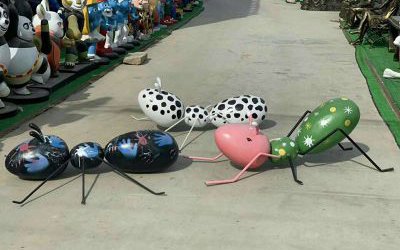 幼儿园卡通玻璃钢彩绘蚂蚁雕塑