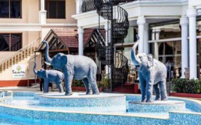 酒店喷泉中的玻璃钢仿真大象雕塑