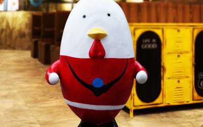 商场景区玻璃钢卡通创意彩绘鸡雕塑