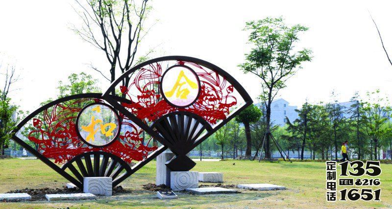 公园创意剪纸玻璃钢彩绘创意折扇雕塑
