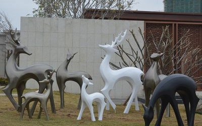 公园别墅玻璃钢一群散步的梅花鹿雕塑
