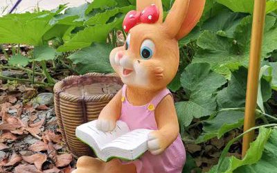 公园景区玻璃钢卡通兔子雕塑