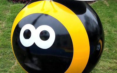 景区园林玻璃钢彩绘卡通蜜蜂雕塑