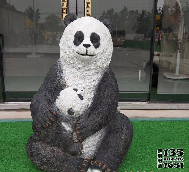 商业街店门口彩绘仿真玻璃钢熊猫雕塑 商业街店门口彩绘仿真玻璃钢熊猫雕塑