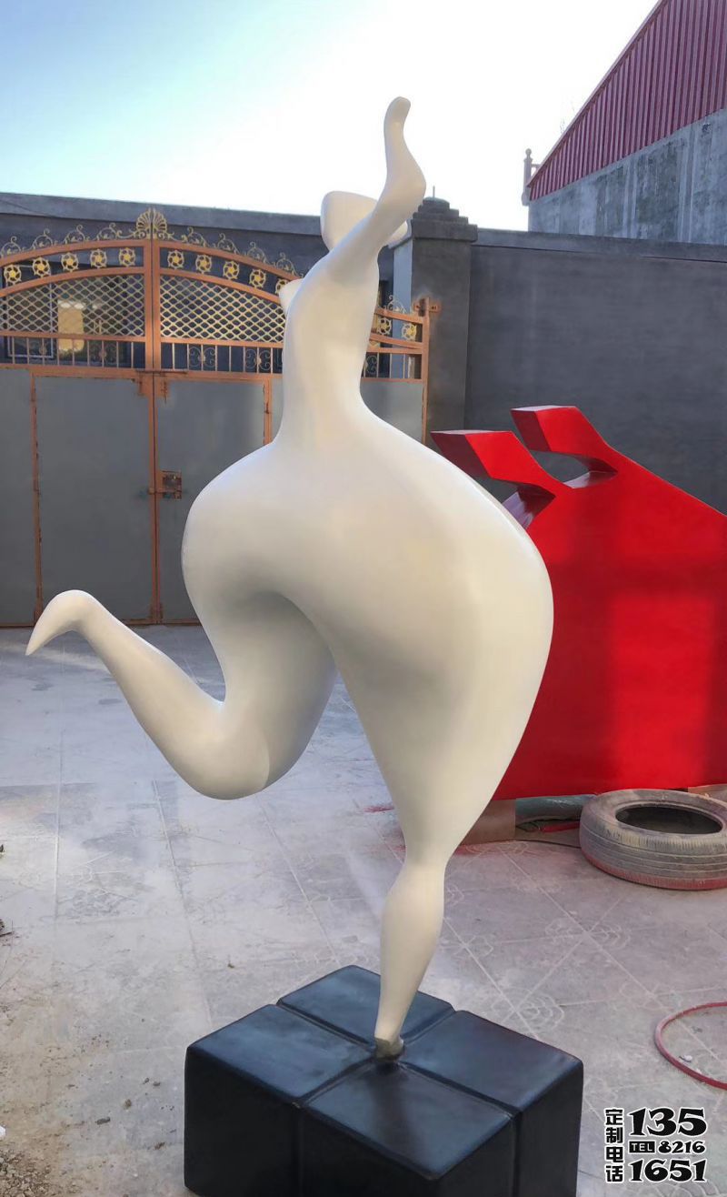 景区摆放的玻璃钢抽象艺术跳舞人物雕塑 景区摆放的玻璃钢抽象艺术跳舞人物雕塑