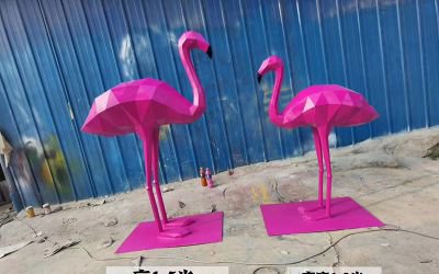 景区玻璃钢彩绘几何火烈鸟雕塑