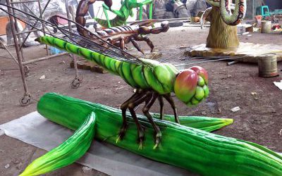 植物园创意玻璃钢仿真动物蜻蜓雕塑