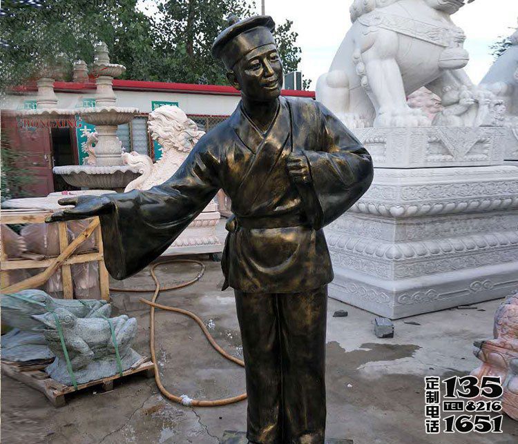 广场商店雕迎宾人物玻璃钢仿铜雕塑 广场商店雕迎宾人物玻璃钢仿铜雕塑
