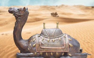 户外景区创意玻璃钢仿铜卧着的骆驼雕塑