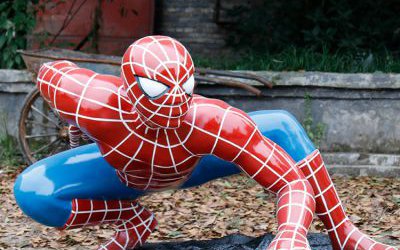 城市街道摆放的玻璃钢彩绘蜘蛛侠雕塑