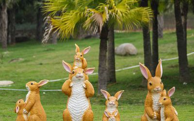 户外草坪玻璃钢卡通兔子雕塑