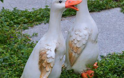 公园景区玻璃钢仿真动物鸭子雕塑