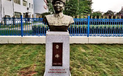 校园景区玻璃钢仿铜雷锋雕塑